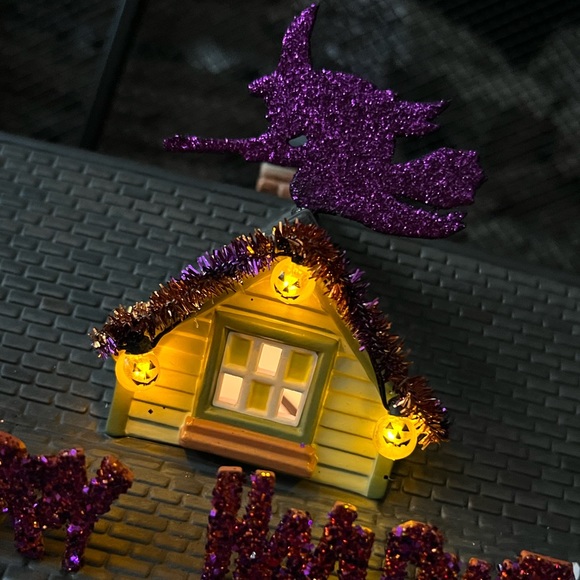 SOLD!!! Dept 56 Halloween "1031 Trick or Treat Drive" Retired - Picture 15 of 17